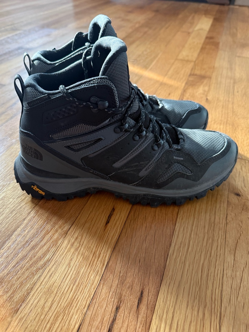 The North Face Men's Hedgehog Mid FUTURELIGHT Boots - Gray/Black